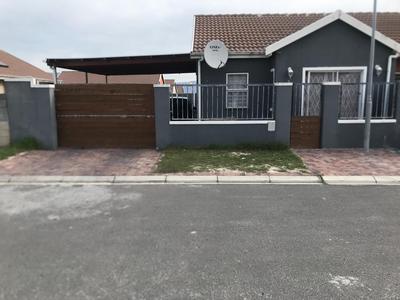 House For Sale in Pelikan Park, Cape Town