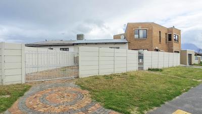 House For Sale in Silvertown, Cape Town