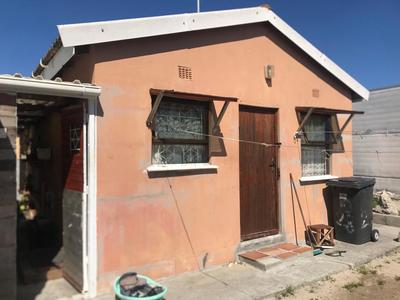 House For Sale in Lavender Hill, Cape Town